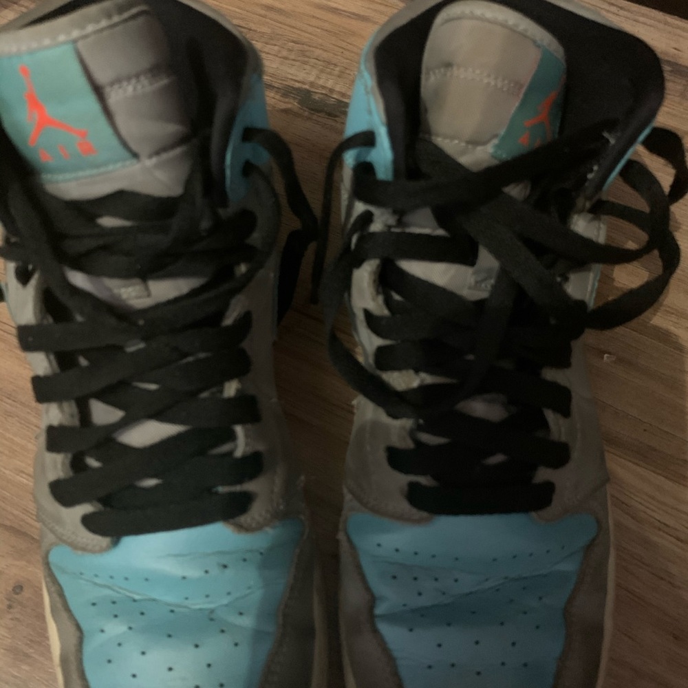 Used Jordan 1 sneakers